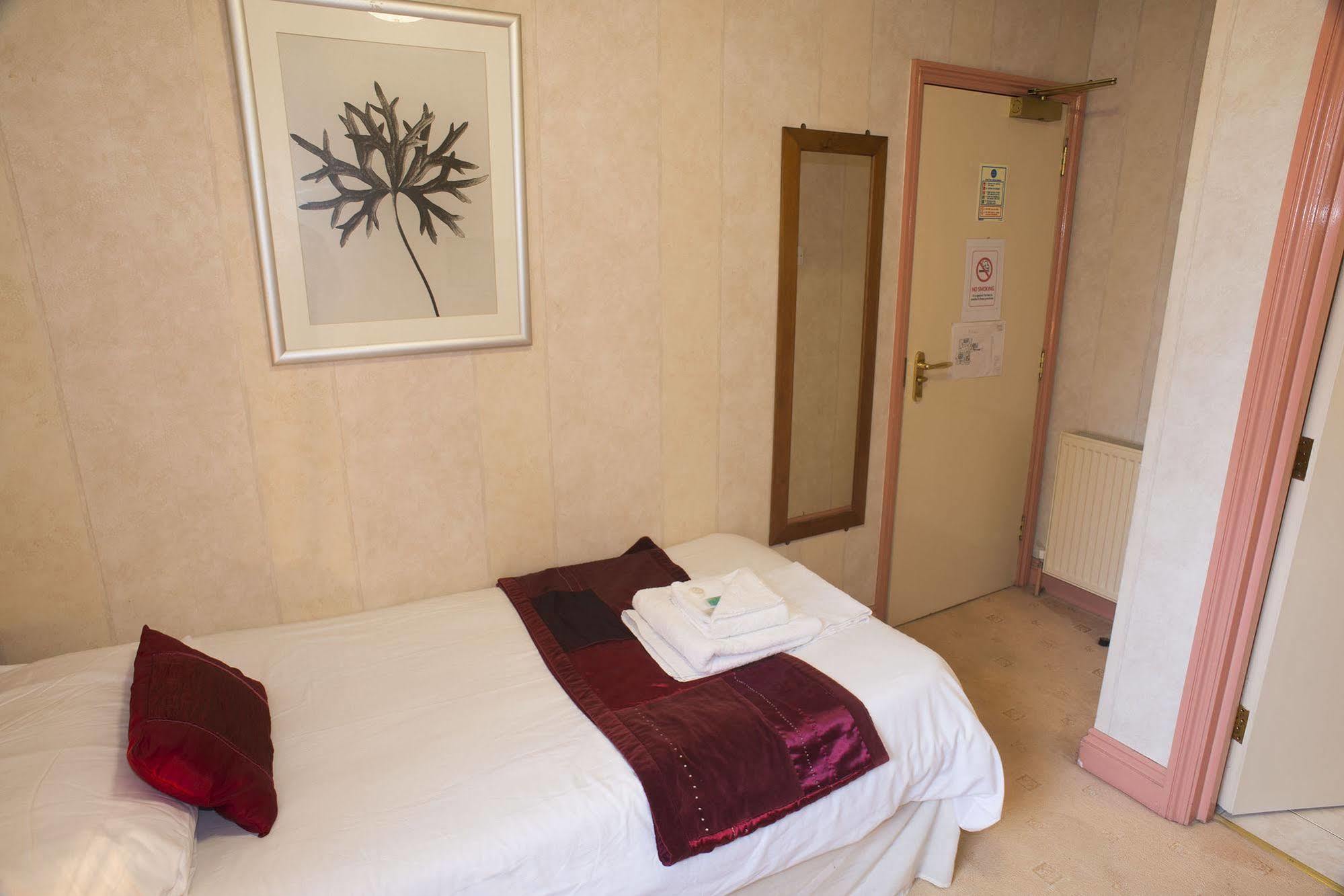 Station Hotel Γκλόστερ Εξωτερικό φωτογραφία