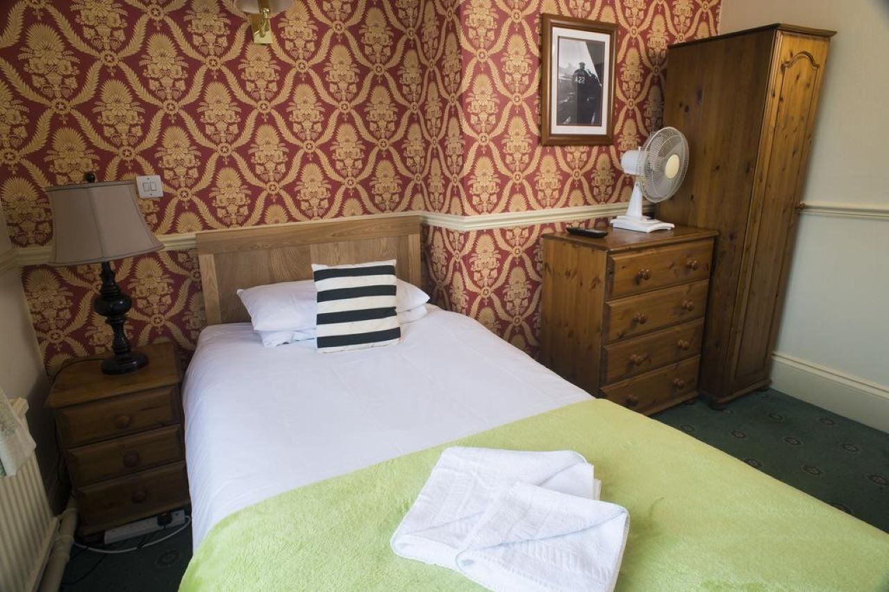 Station Hotel Γκλόστερ Εξωτερικό φωτογραφία